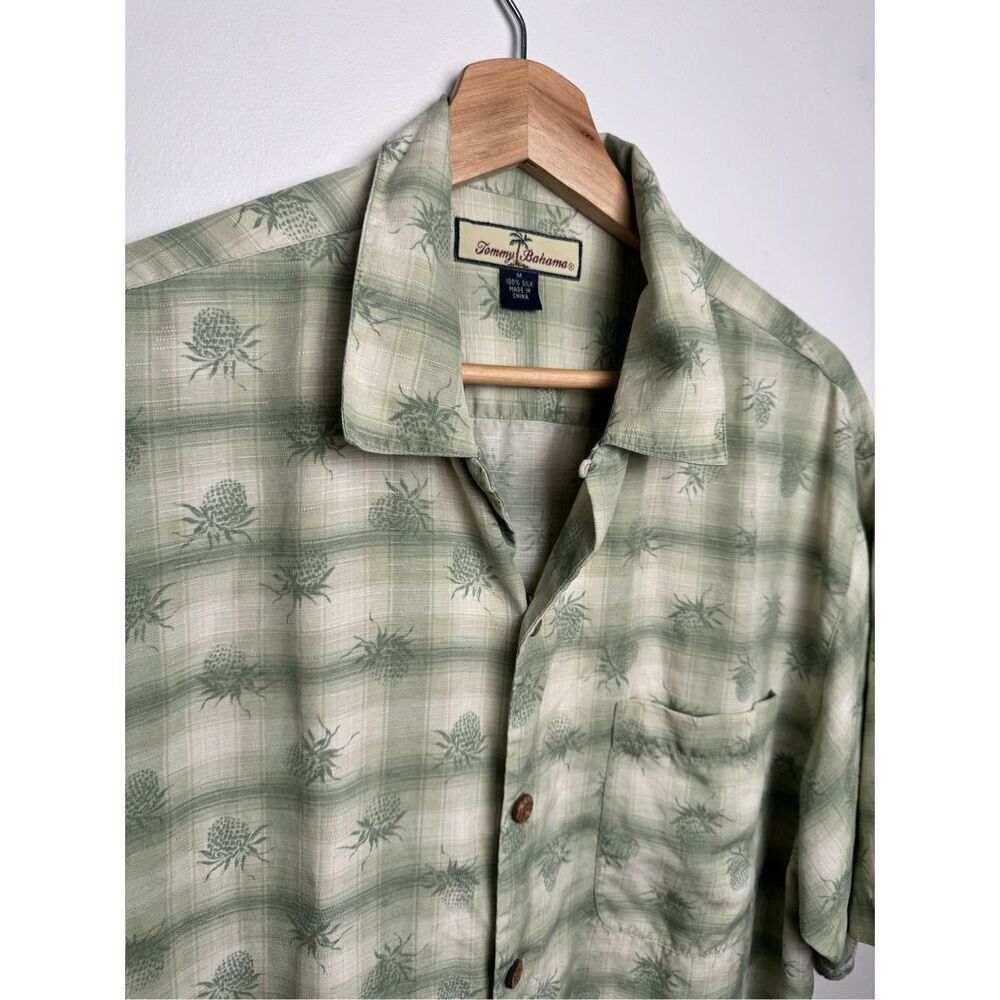 Tommy Bahama Silk Short Sleeve Wood Button Green‎ Pineapple Hawaii Shirt size M